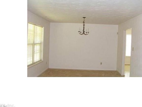 4th image of 806 Haskins Dr