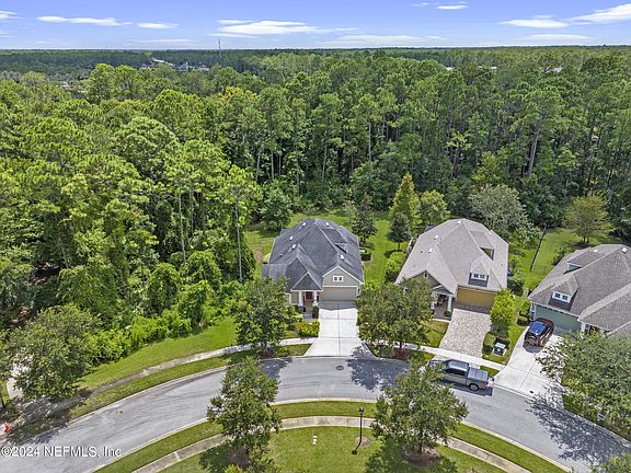 4th image of 194 GARDEN WOOD Drive