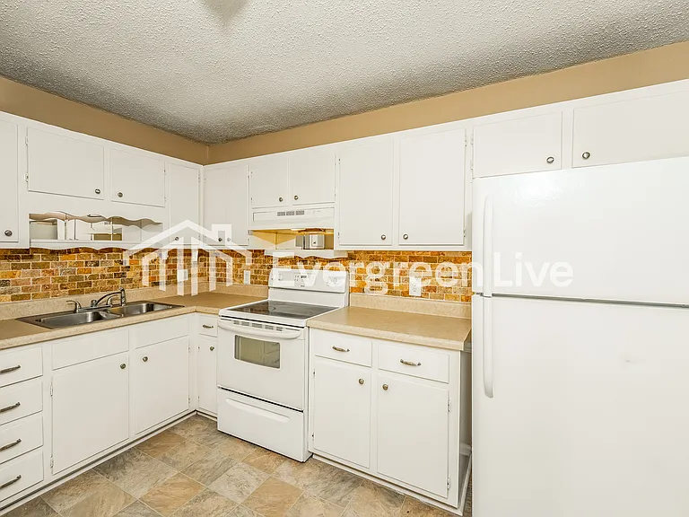 5021 Oak Leaf Cir — Photo 6