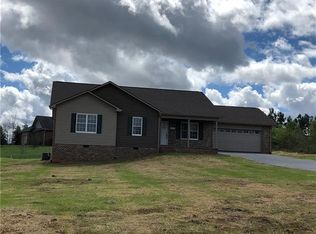 8212 Madison Ln, Hickory, NC 28602