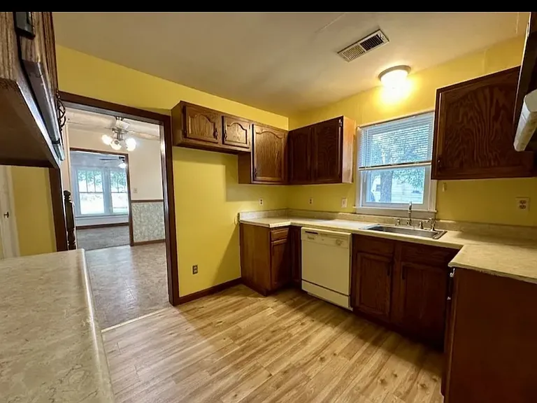 709 Pierce St — Photo 4
