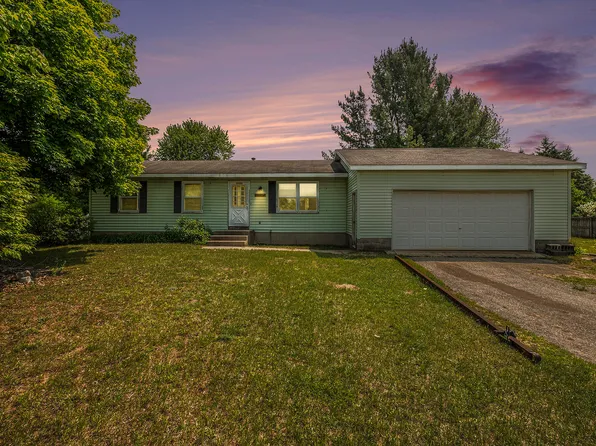 12470 Long Lake Dr, Sparta, MI 49345