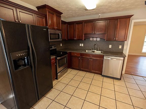 3rd image of 278 Lee Road 590