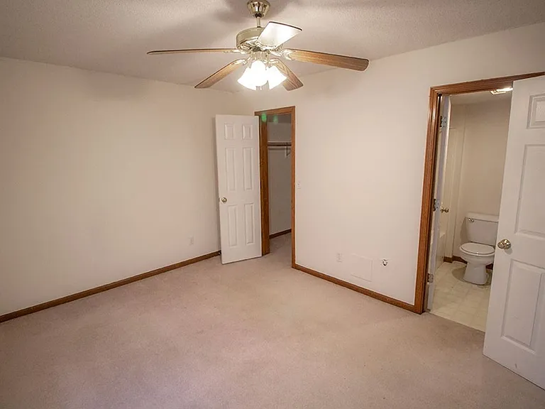 1318 Valley Creek Ln — Photo 11