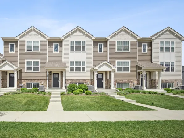 3808 Honeysuckle Ln, Elgin, IL 60124