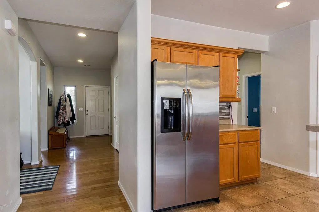 3 bed, 2156 sqft, $2,275 — Photo 4
