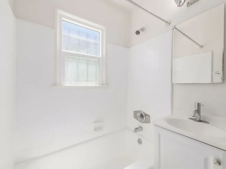 1249 N Edgemont St — Photo 7