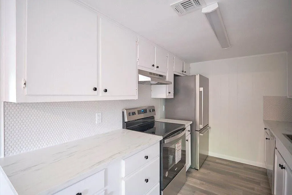 3 bed, 2.0 bath, 1042 sqft, $1,195 — Photo 4