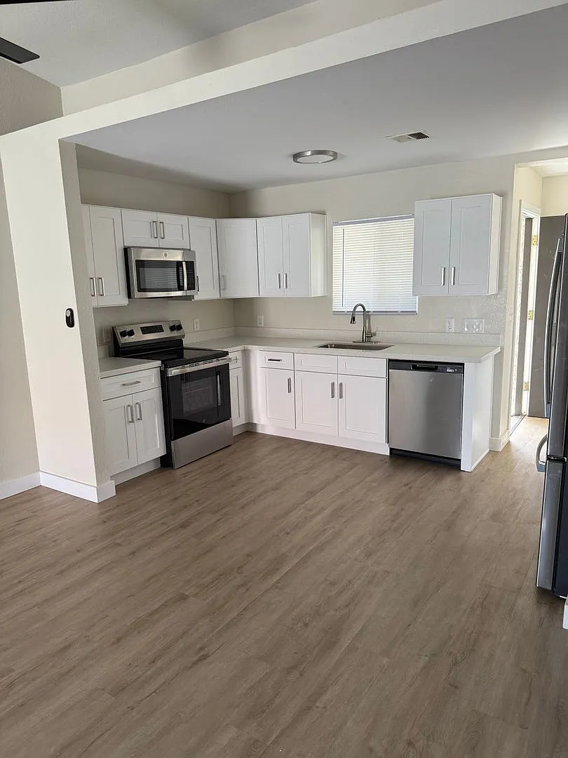 Updated Central Phoenix Townhome Oasis 3 Bed, 2 Bath, Gated with Pool! — Photo 1