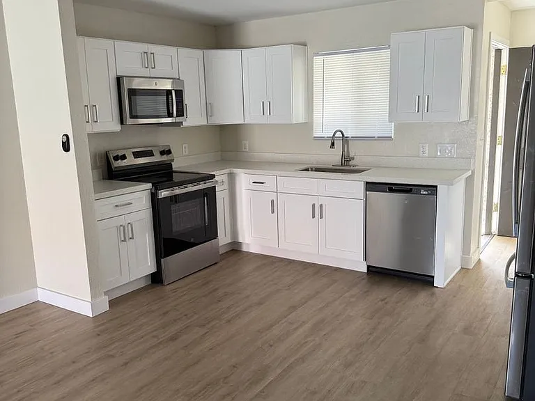 3046 N 24th Dr — Photo 1