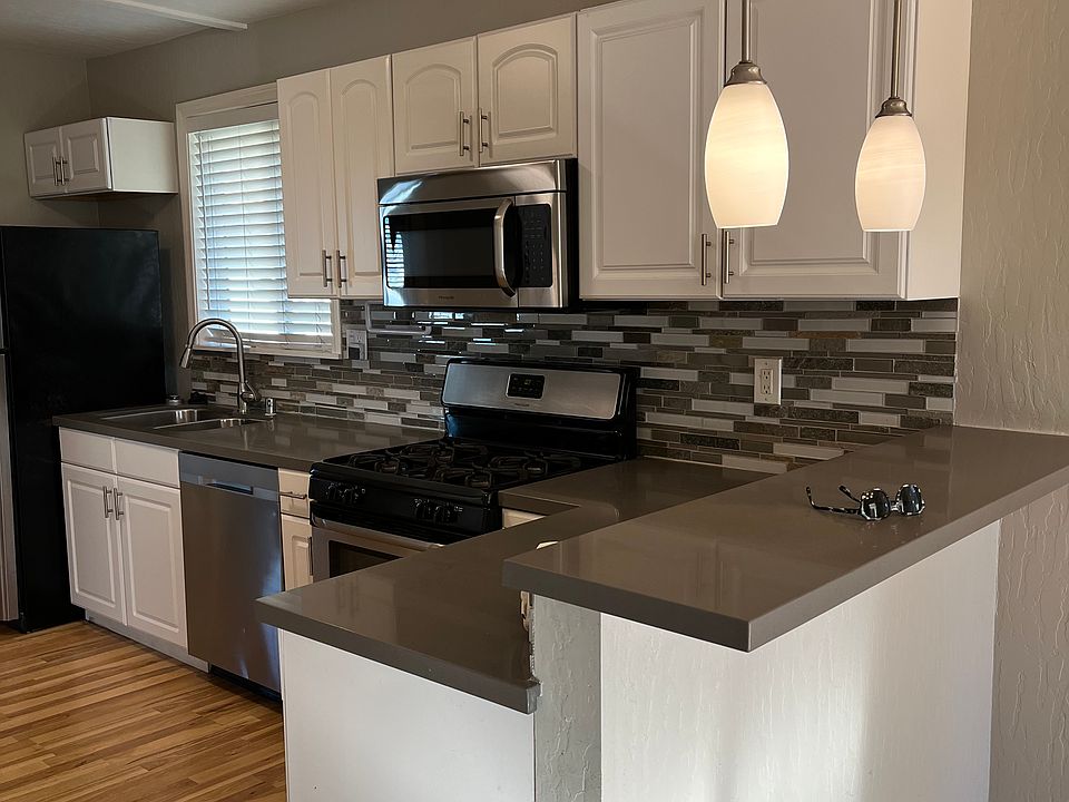 kitchen w/counter