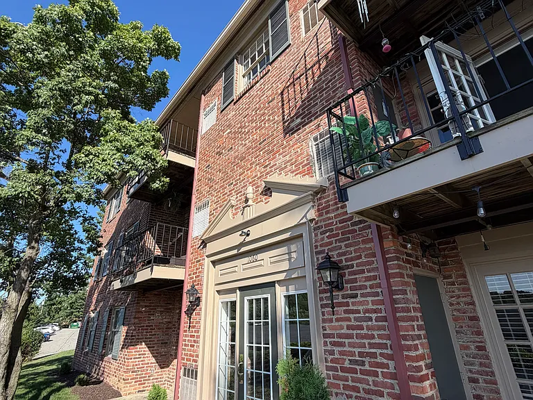 1060 Chatham Park Dr — Photo 4