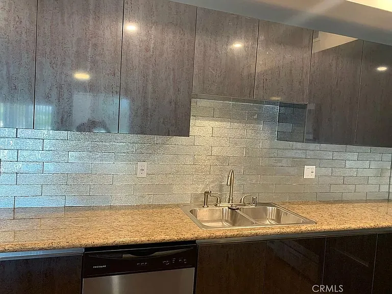 11442 Victory Blvd #403 — Photo 8