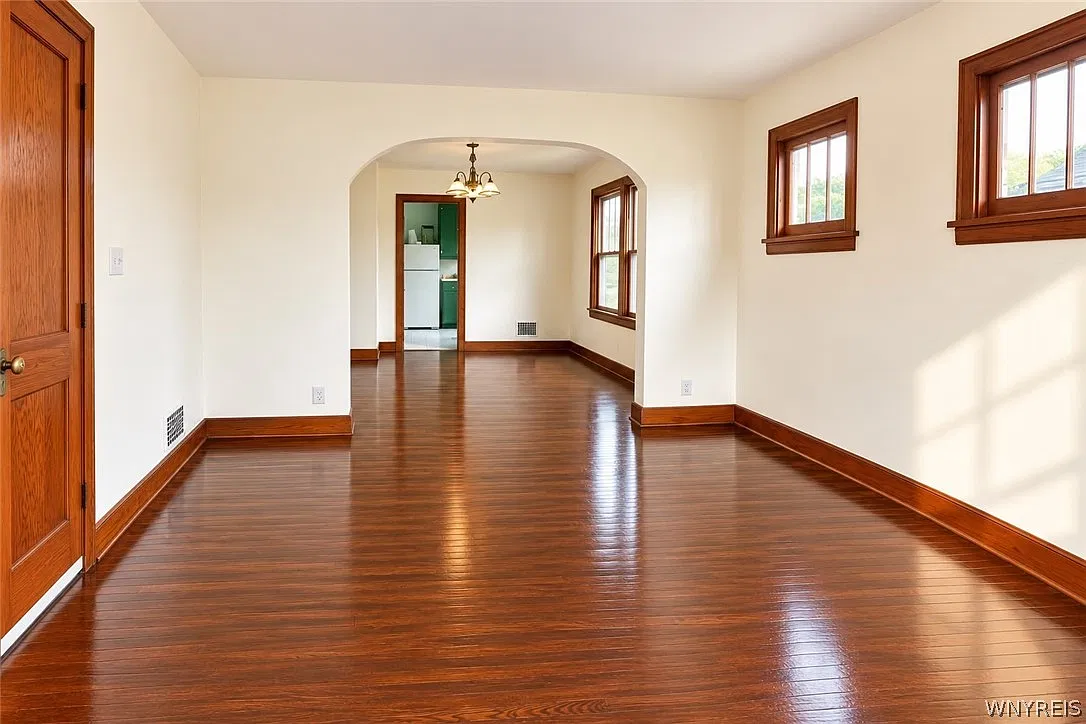 2 bed, 1.0 bath, 1600 sqft, $1,150 — Photo 3