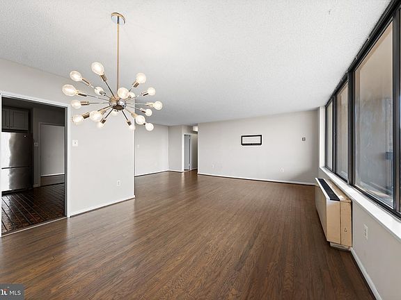 4th image of 3701 S George Mason Dr Unit 1606N