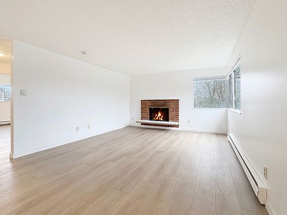 4th image of 3132 Lombard Ave #11346647