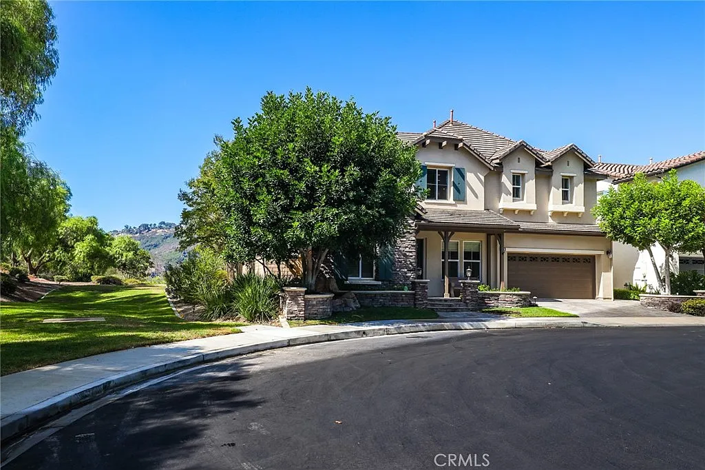 5 bed, 5.5 bath, 3922 sqft, $10,950 — Photo 3
