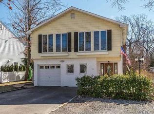 13 Washington Ave, Bayville, NY 11709
