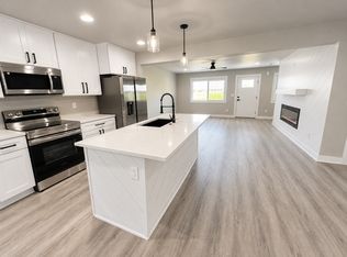 14433 Springbrook Trl, Urbandale, IA 50323