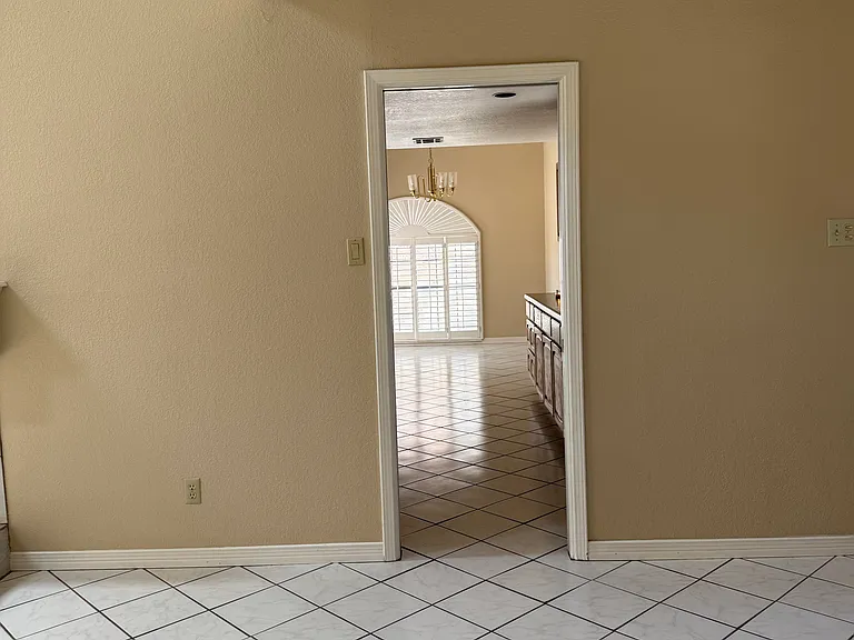 2112 Home Show Ln — Photo 14