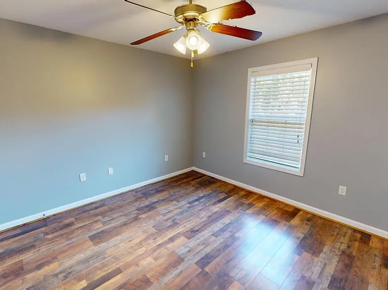109 Mohegan Dr — Photo 9