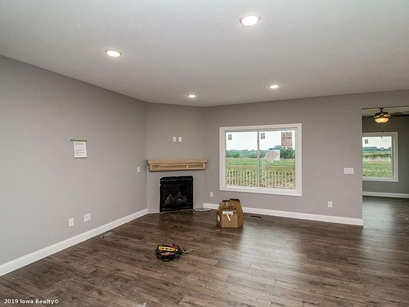 3rd image of 9428 Primo Ln