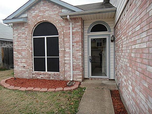 2nd image of 5207 Manhassett Dr