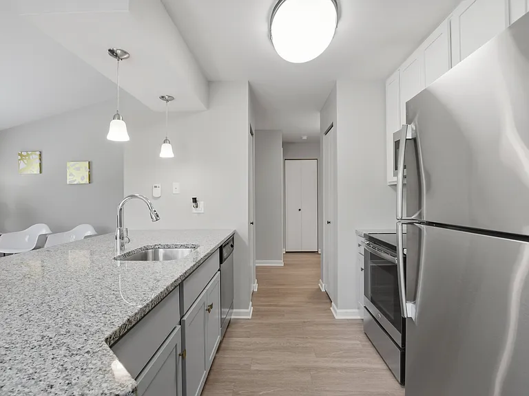 Forest Pointe Apartments — Photo 16
