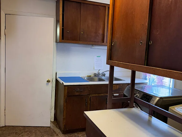 3345 Sandwich St — Photo 3