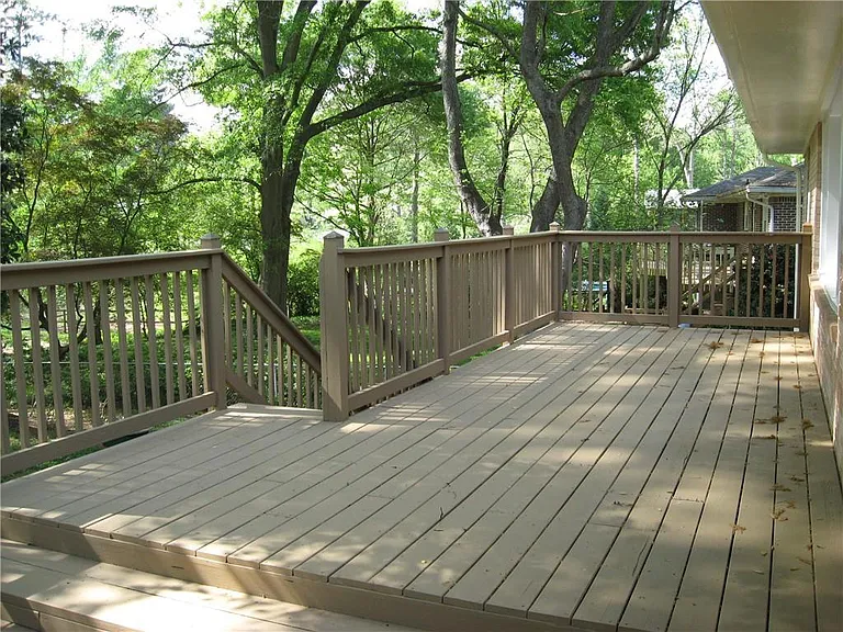 538 N Superior Ave — Photo 12