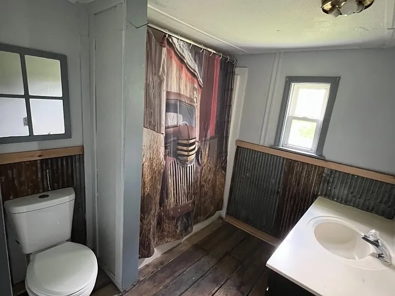 365 Wonderland Rd — Photo 9