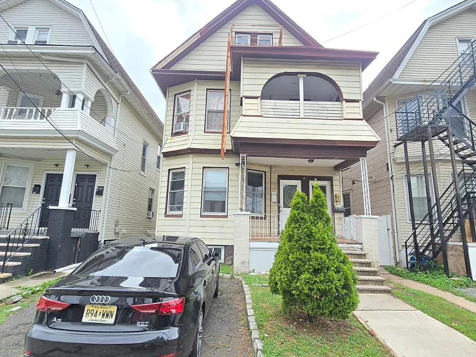 36 Dehart Pl #1A