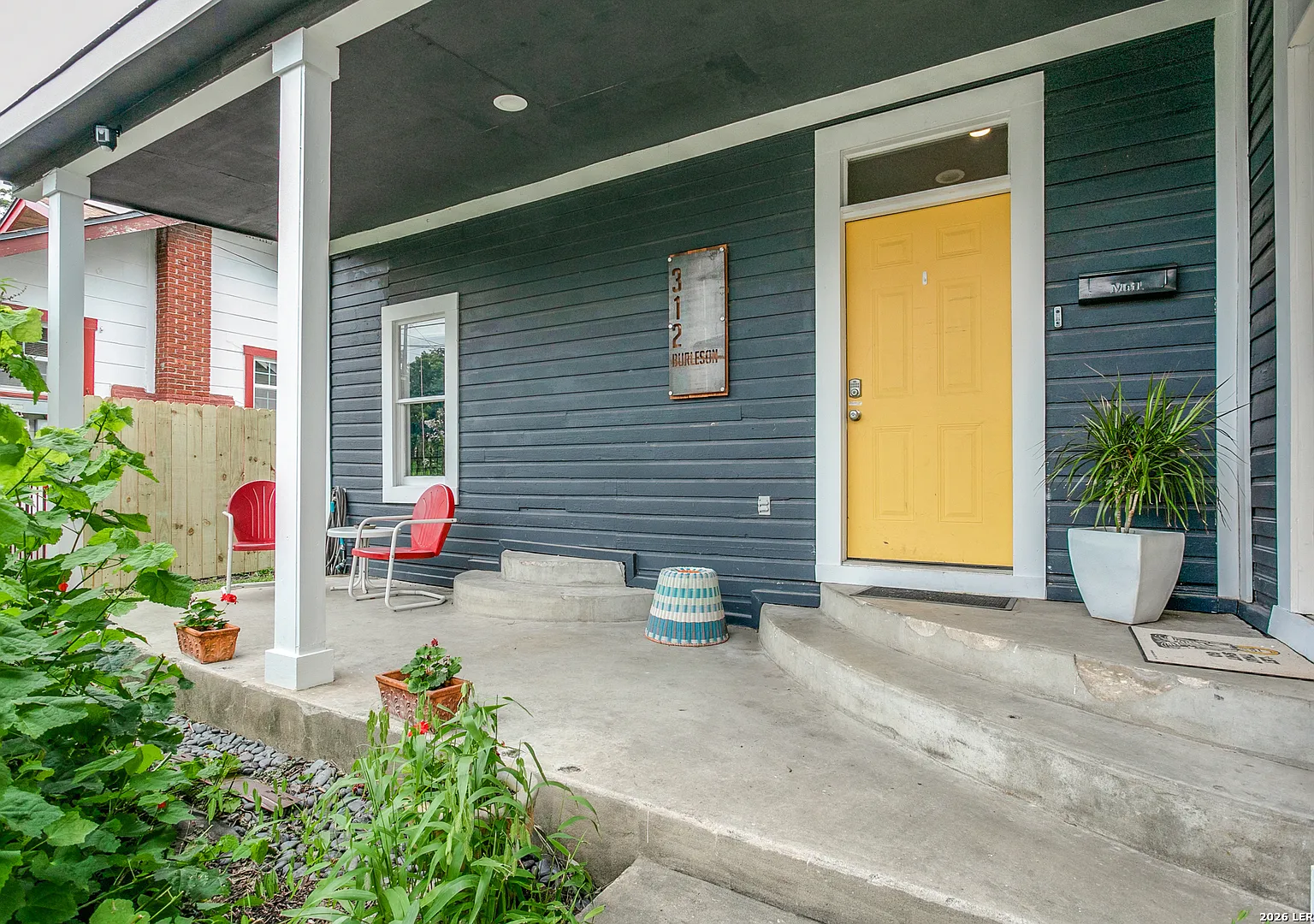 3 bed, 2.5 bath, 1860 sqft, $2,350 — Photo 4