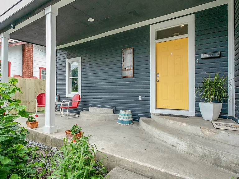 312 Burleson St — Photo 4