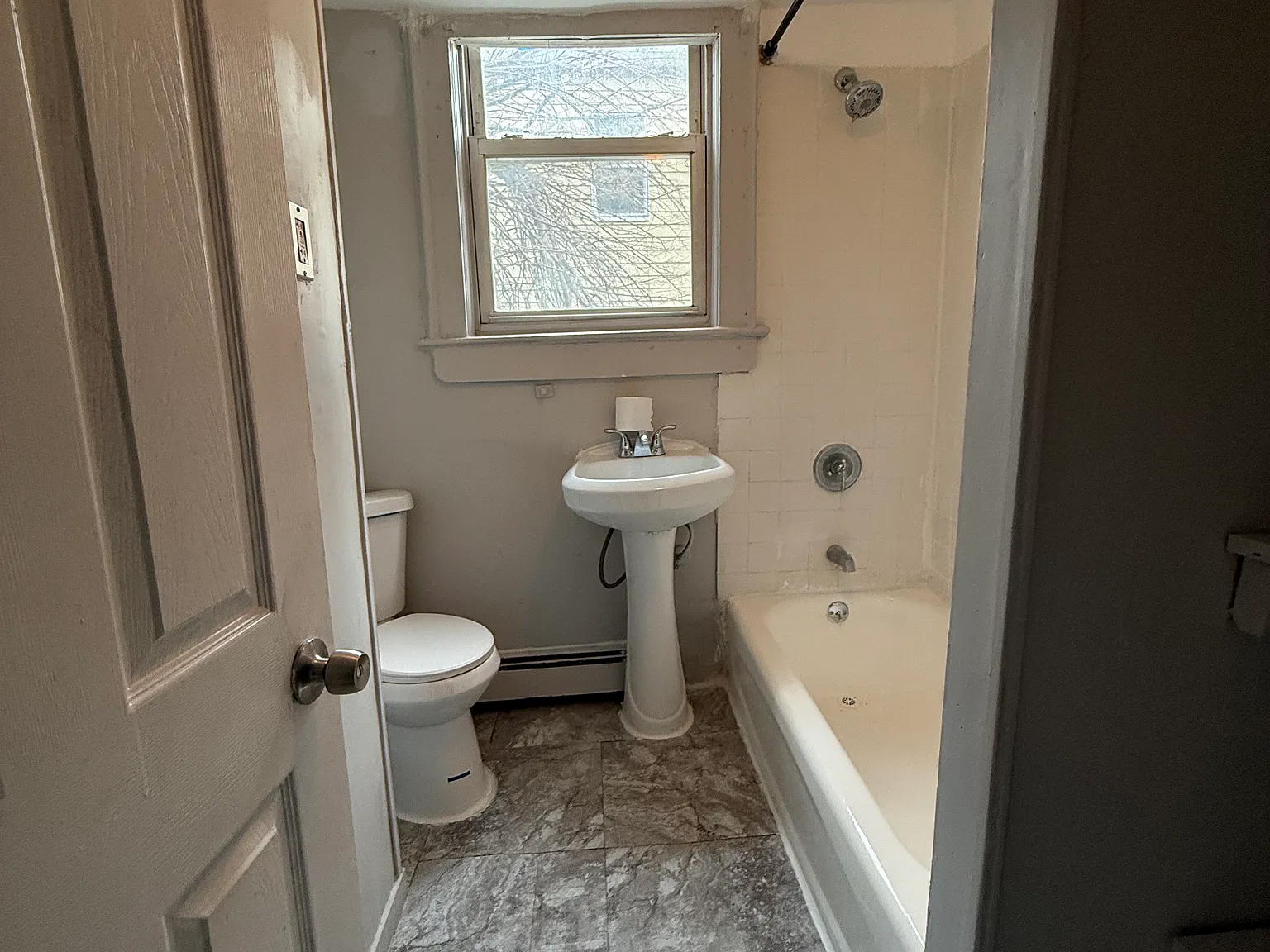 3 bed, $2,100 — Photo 3