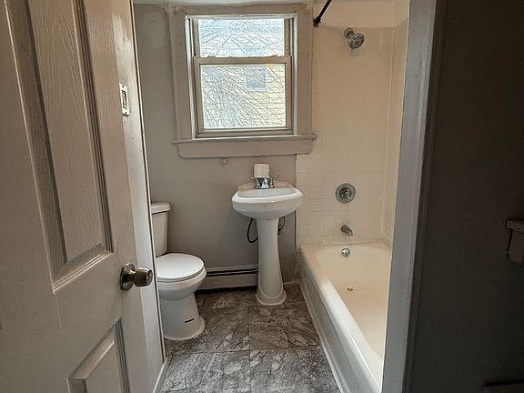 3rd image of 70 Eaton Pl #2A