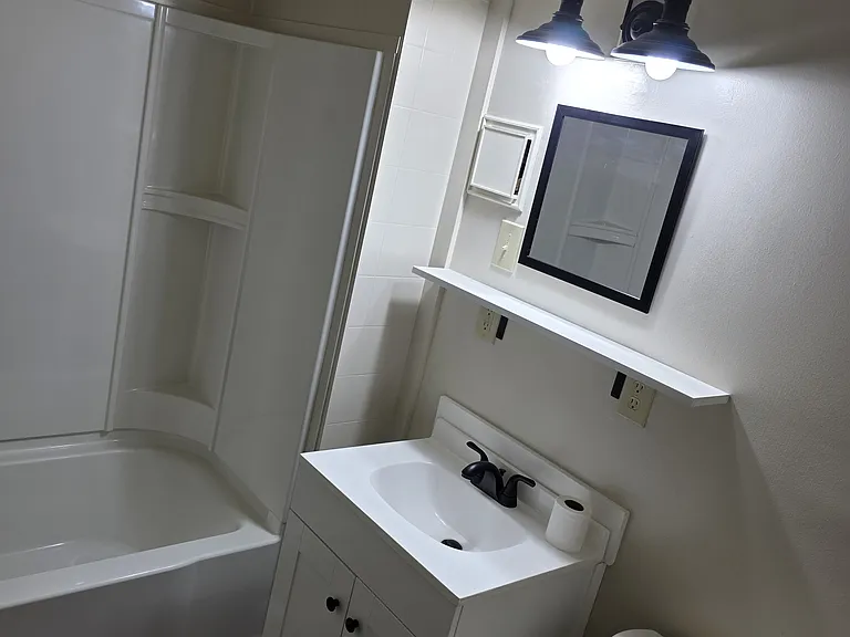 48 Taylor Ave — Photo 4