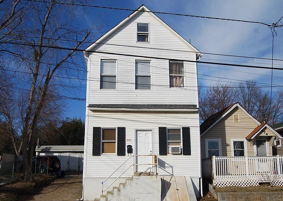 2nd image of 376 Inslee St