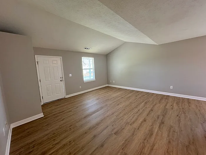 697 Kenny Ln — Photo 8
