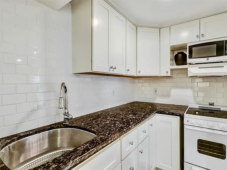 308 1/2 W Drew St #B — Photo 7