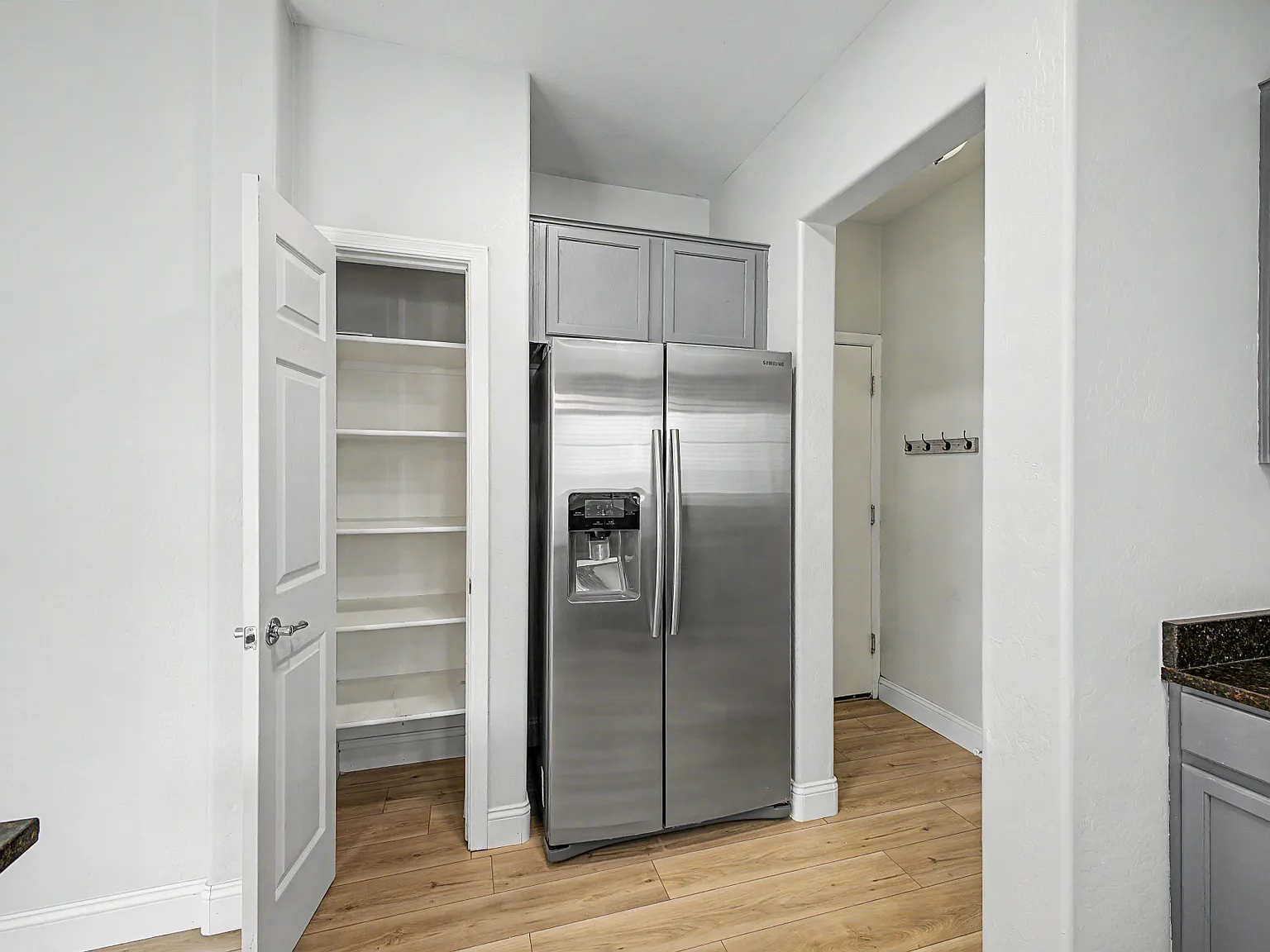 3 bed, 1375 sqft, $2,100 — Photo 4