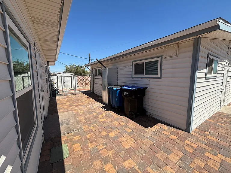 227 S Texas Ave #B — Photo 21