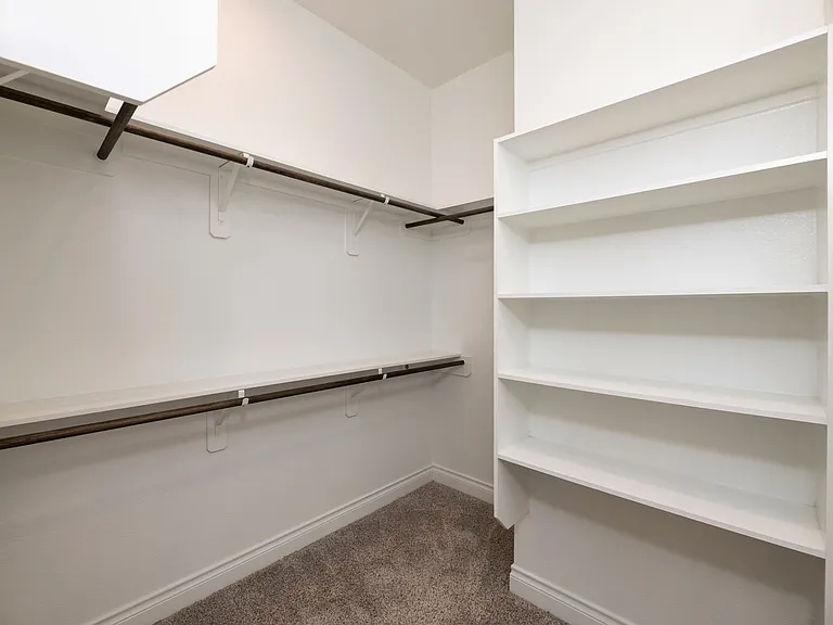 2421 Stella Ln — Photo 17