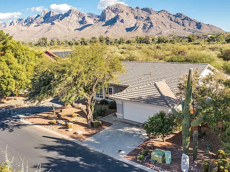 Luxury House with Mountain Views , Single floor, 3BR/2BA/2CarGarage, in a gated Golf community — Photo 2