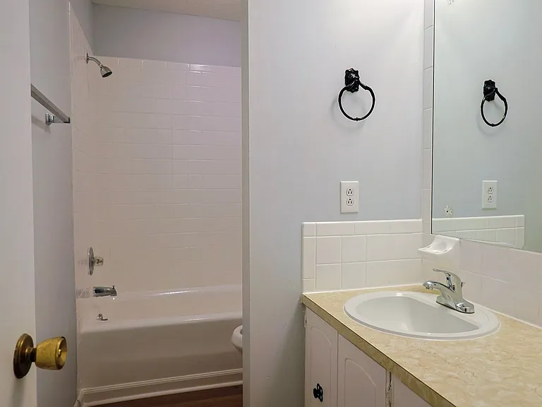 205 Tamassee Dr — Photo 4