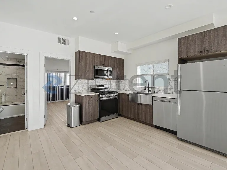 246 N Dillon St #1/2 — Photo 7