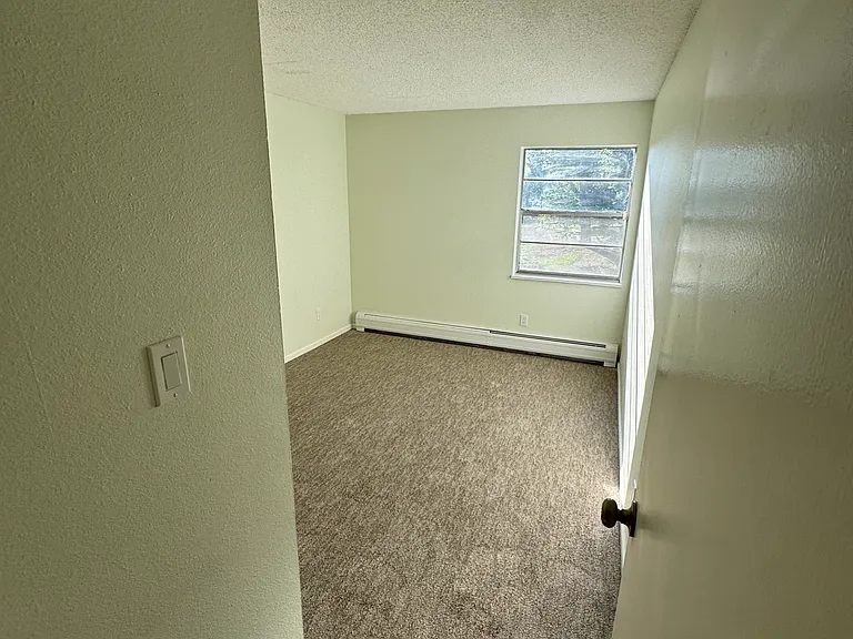 2nd Bedroom w/Closet