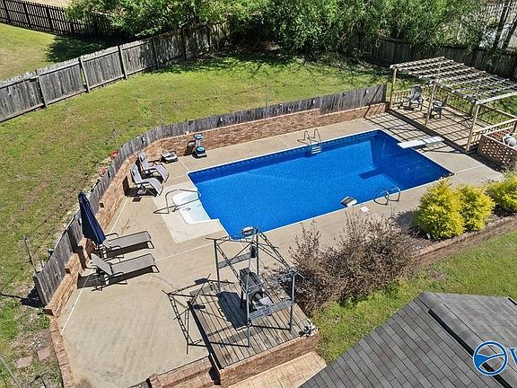 4th image of 502 Lee Dr