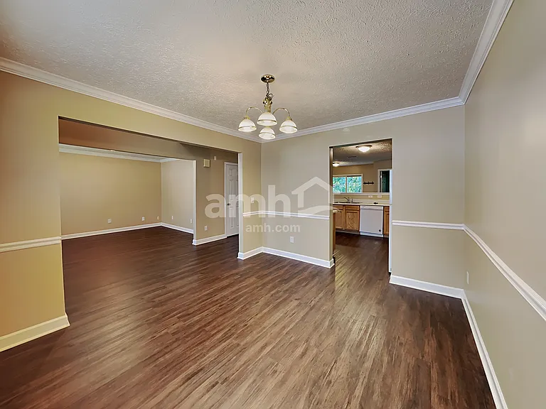8028 Meadowview Ln — Photo 6