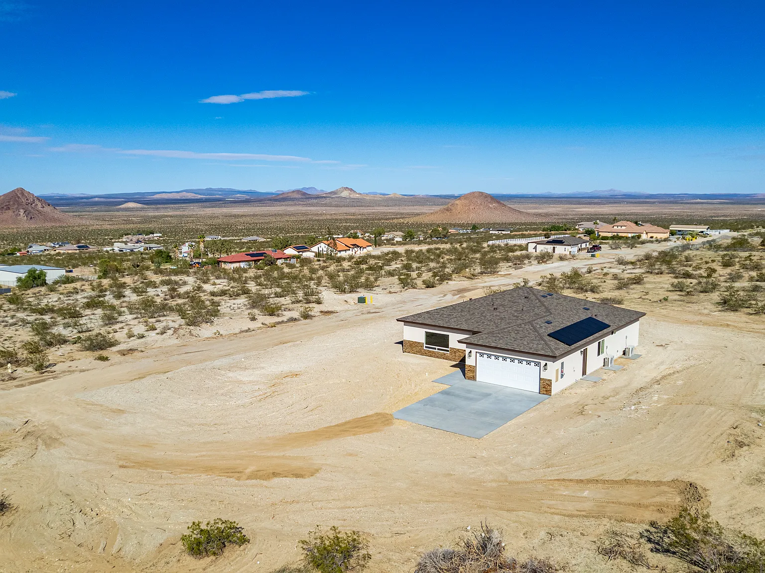3 bed, 1977 sqft, $2,650 — Photo 4